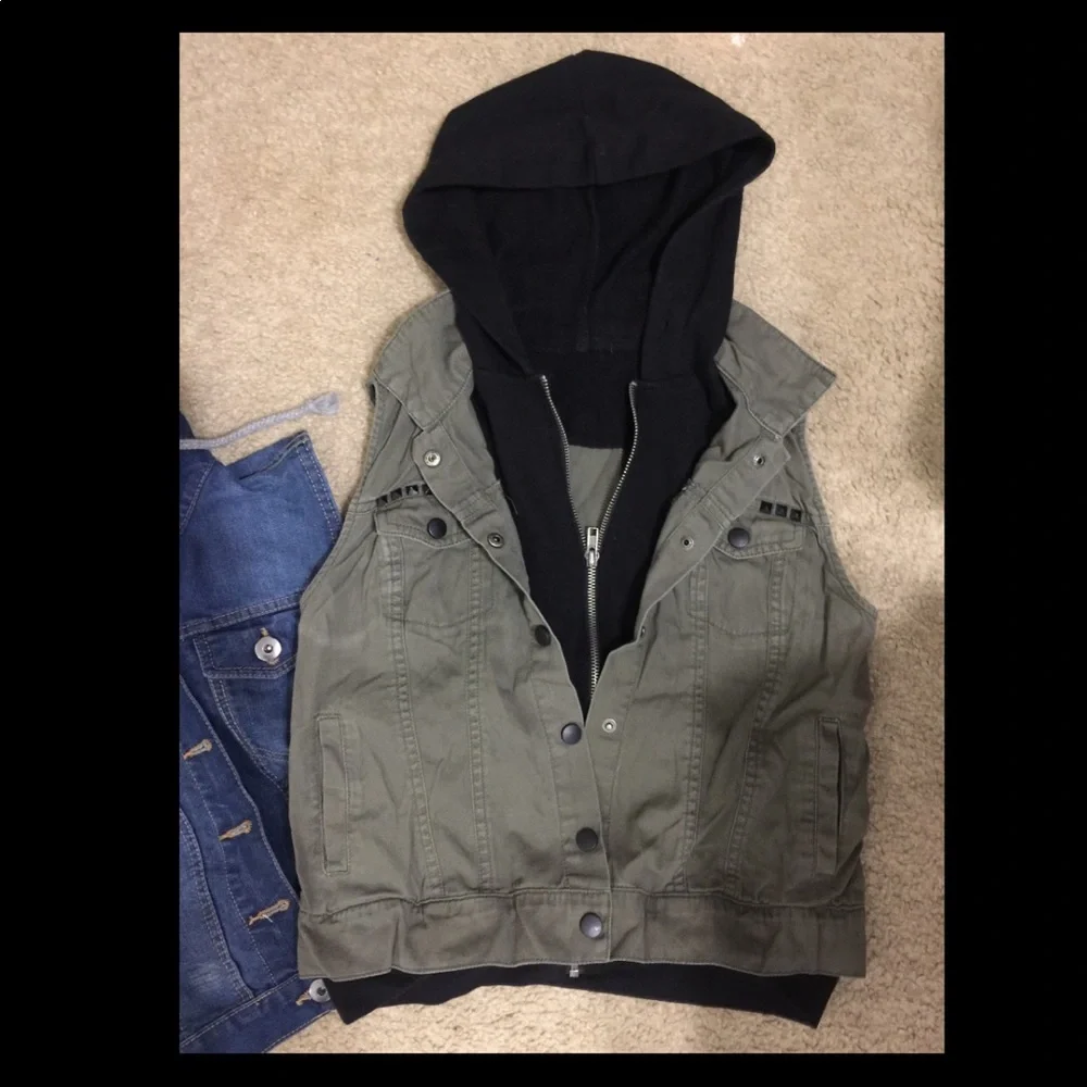 Vest Bundle - Picture 4 of 7